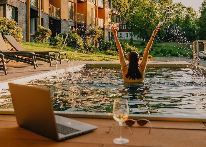 Hotel apartamentowy Adults